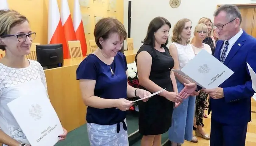 Jak zostać nauczycielem dyplomowanym: proces awansu krok po kroku