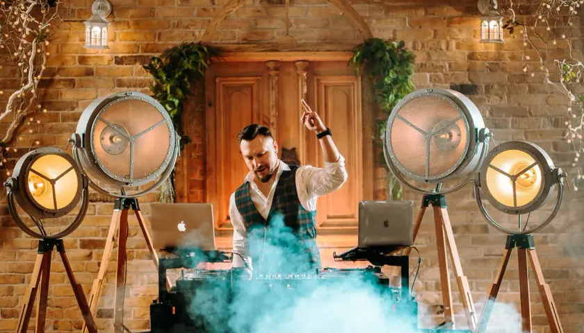 Jak wybrać DJ na wesele - sprawdzone zasady i cenne wskazówki
