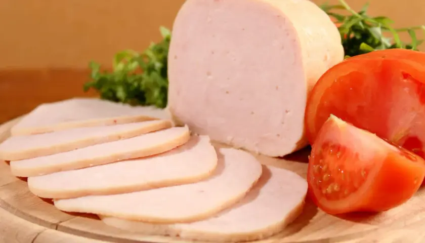 Ile kalorii ma szynka z kurczaka i dlaczego warto ją jeść?