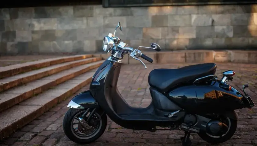 Czy na motorower trzeba mieć prawo jazdy? Poznaj aktualne przepisy i wymogi