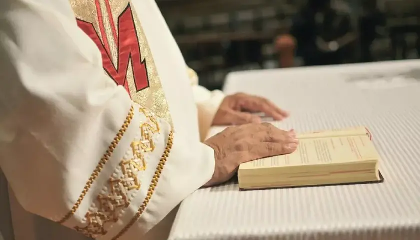 Msze wieczyste ile kosztują - poznaj ceny i opcje ofiarowania