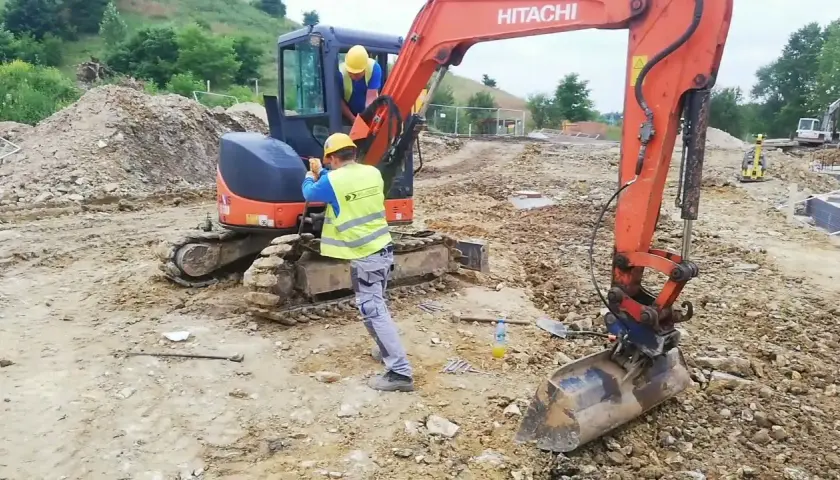 Jak założyć gąsienice w koparce: 8 kroków do bezpiecznego montażu