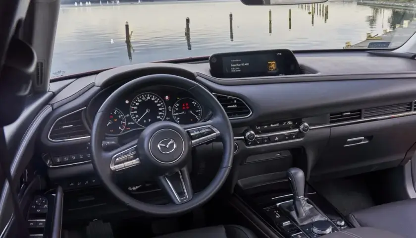 Wnętrze Mazda CX-30: Opinie i Recenzje Kierowców o Komforcie