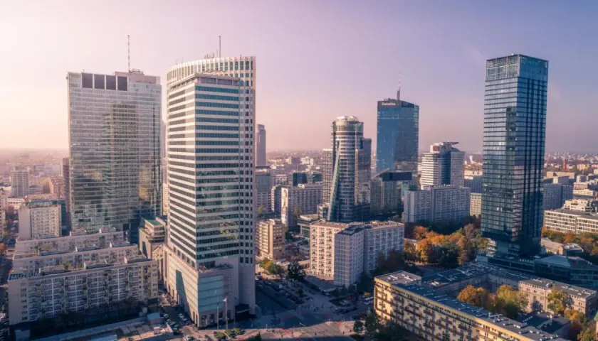 Dlaczego coraz więcej firm wybiera wirtualne biuro w Warszawie? Oszczędności to tylko jedna z przyczyn