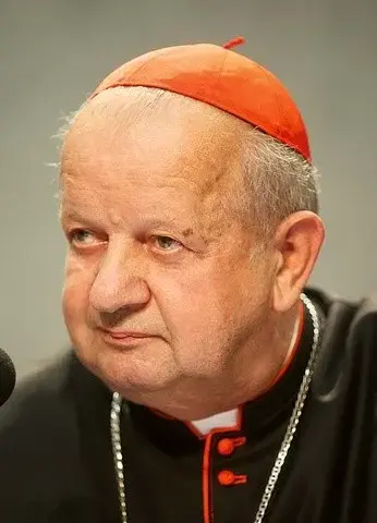 Kardynał Dziwisz: wiek, życiorys i rola u boku Jana Pawła II