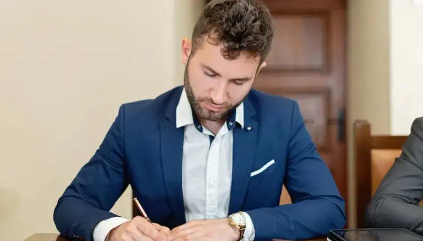 Ile zarabia notariusz? Fakty, które zaskoczą każdego przyszłego notariusza