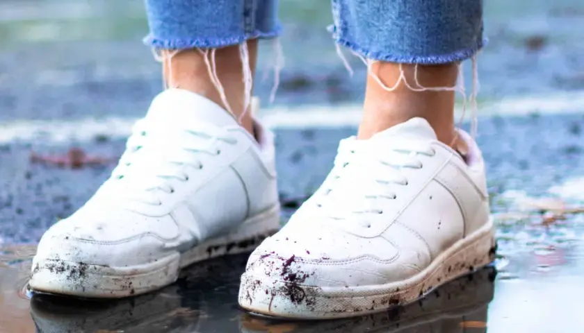 Jak czyścić trampki, aby uniknąć żółknięcia i zniszczeń?