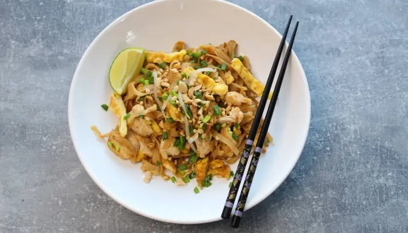 Jak zrobić sos do pad thai, który zachwyci smakiem i aromatem