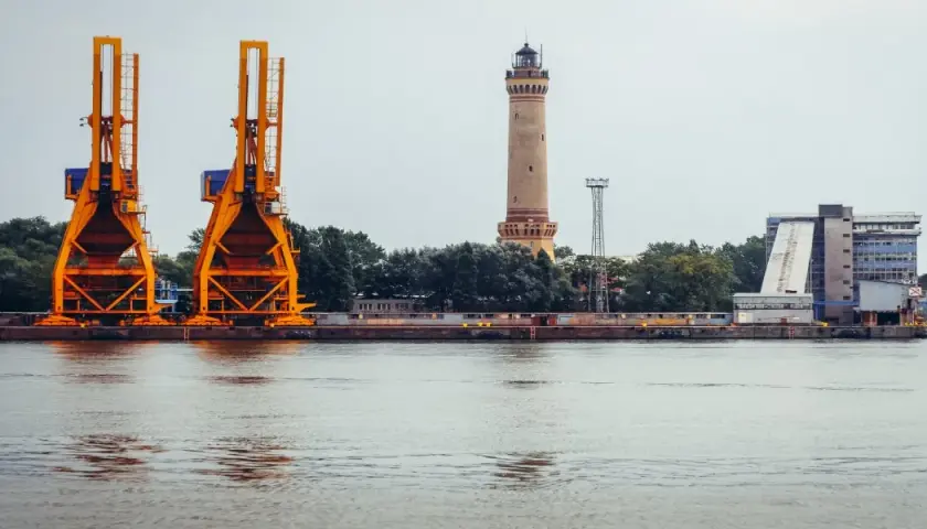 Jak długo płynie prom z Świnoujścia do Ystad? Sprawdź czas rejsu