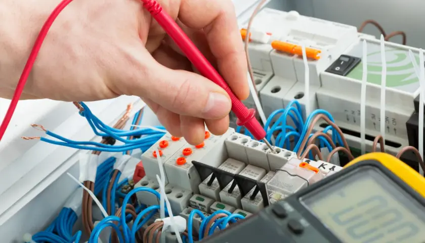 Ile kosztuje oświadczenie elektryka? Sprawdź ceny i ukryte opłaty