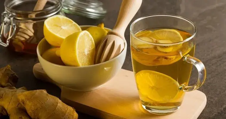 Naturalna herbata z miodem na przeziębienie: sprawdzony przepis na odporność