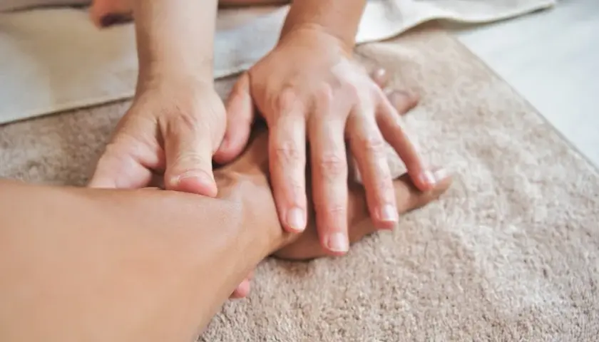 Najpierw do ortopedy czy fizjoterapeuty – co wybrać dla ulgi w bólu?