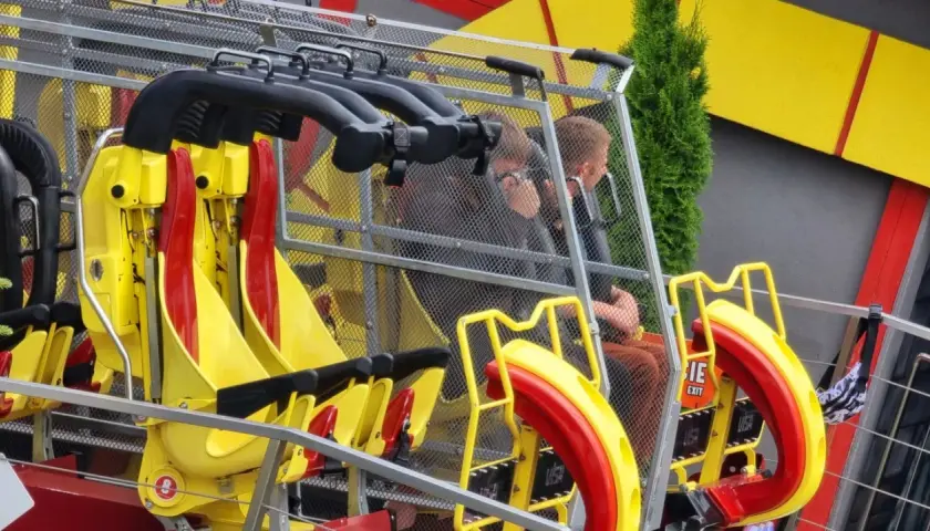 Czy Energylandia jest bezpieczna? Sprawdź standardy bezpieczeństwa i opinie