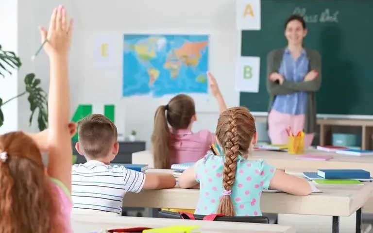 Absencja szkolna co to? Zrozum skutki i konsekwencje dla ucznia