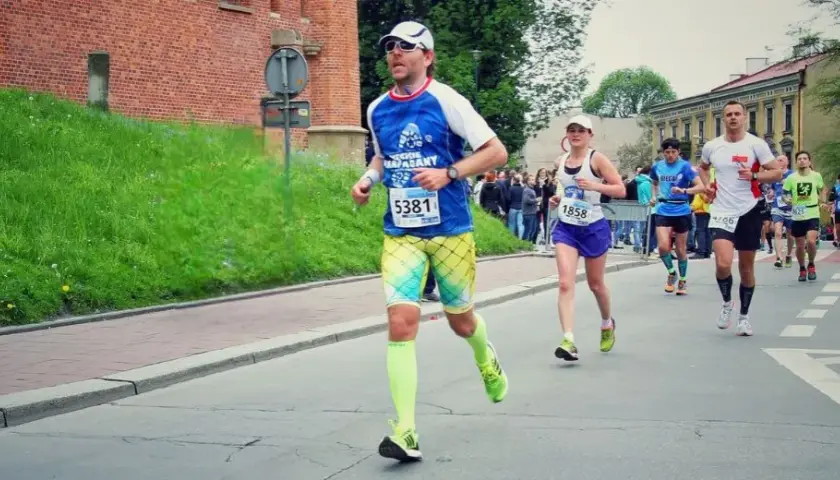 Jak przygotować się do maratonu: skuteczne strategie i plany treningowe