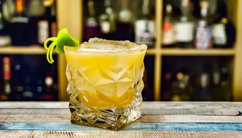 Najlepsze przepisy na drinki kwaśne, które zachwycą Twoje podniebienie