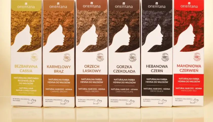 Sześć pudełek Orientana z naturalnymi farbami do włosów, w tym henną. Odcienie: bezbarwna cassia, karmelowy brąz, orzech laskowy, gorzka czekolada, hebanowa czerń, mahoniowa czerwień.