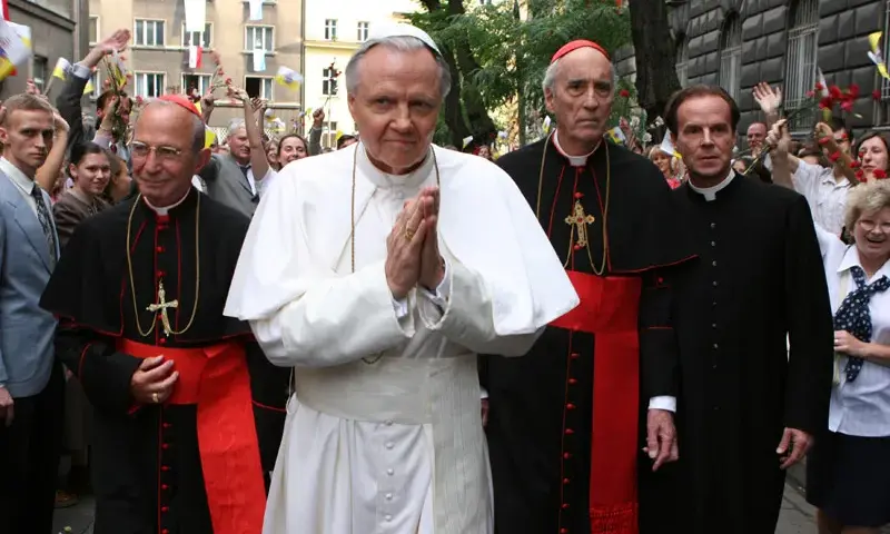 Kto grał papieża w filmie? Odkryj niesamowite role aktorów