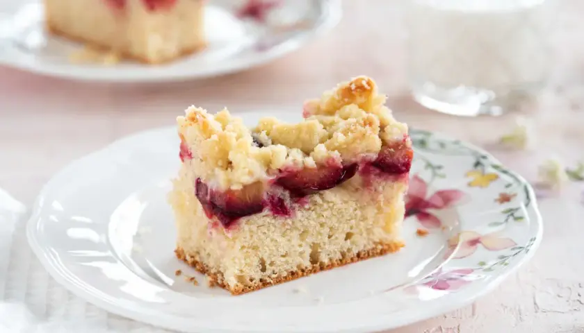 Szybkie pieczenie ciasta drożdżowego na małą blachę: krok po kroku