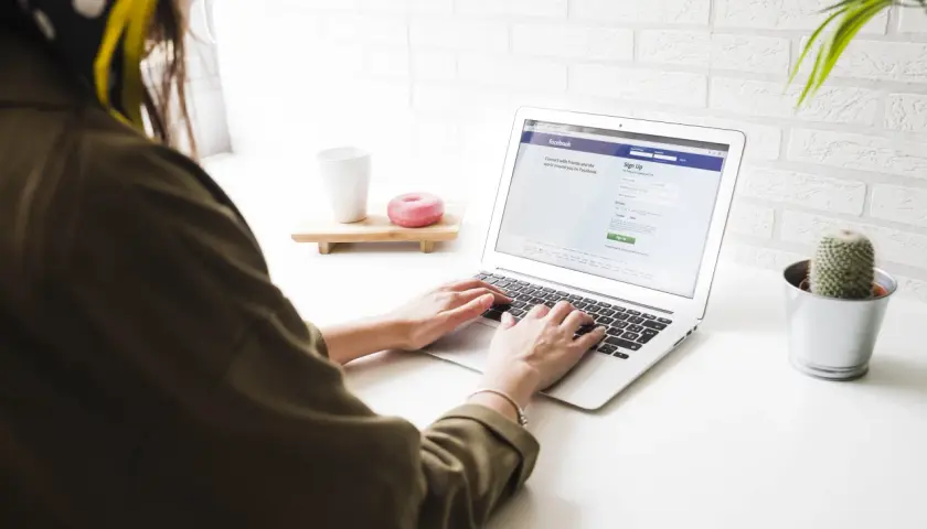 Logowania na Facebooku - IP i lokalizacja. Jak chronić konto?