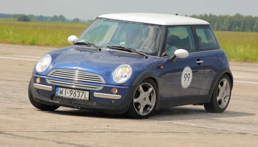 Mini Cooper R50: Ikona czy skarbonka? Przewodnik przed zakupem
