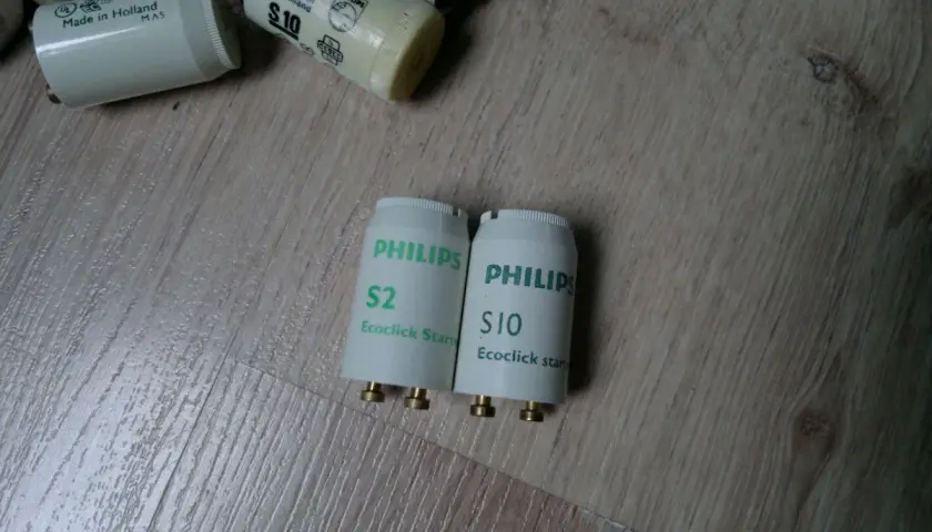 Dwa startery Philips S2 i S10, które pomogą Ci dobrać starter do świetlówki.