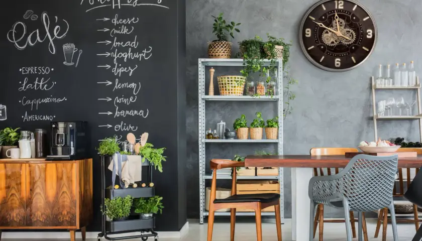 Pusta ściana w kuchni: 30+ inspiracji funkcjonalnych i stylowych