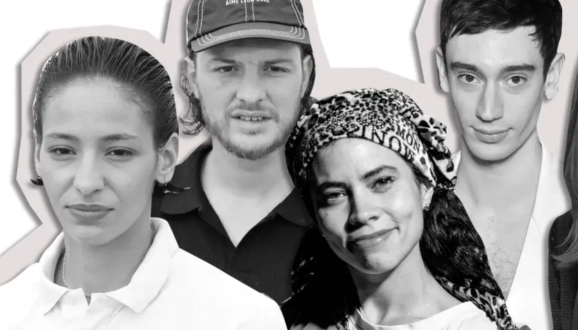 Distribution de portraits de quatre personnes, un homme avec une casquette, une femme souriante, un jeune homme et une femme au premier plan.