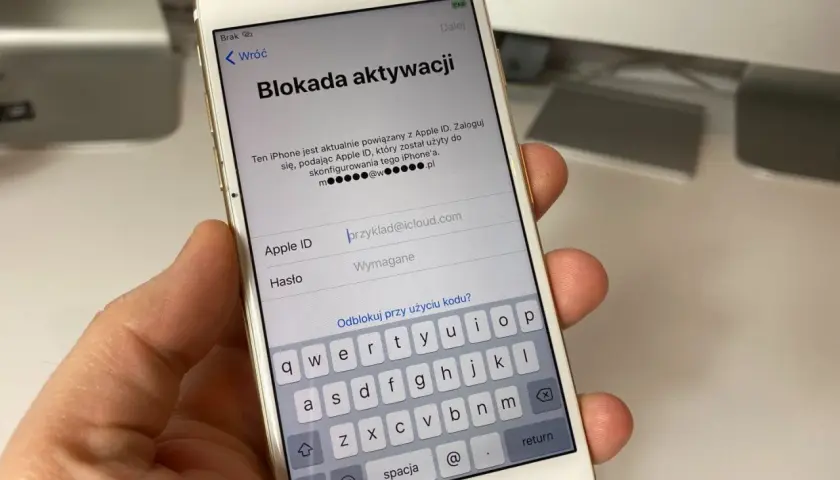 iPhone z blokadą aktywacji. To nie simlock, co to jest? To zabezpieczenie Apple ID.