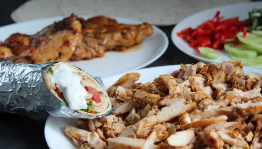 Co można zrobić z mięsa kebab? Pyszne przepisy, które zaskoczą smakami