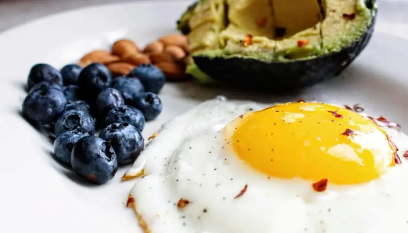 Keto przepisy – gdzie szukać inspiracji, by dieta ketogeniczna była smaczna i różnorodna?