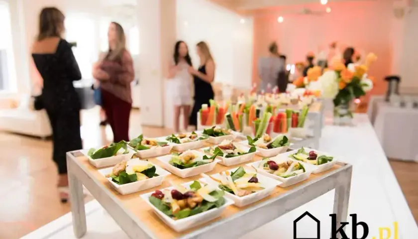 Ile kosztuje catering za osobę? Ceny, ukryte koszty i jak oszczędzić