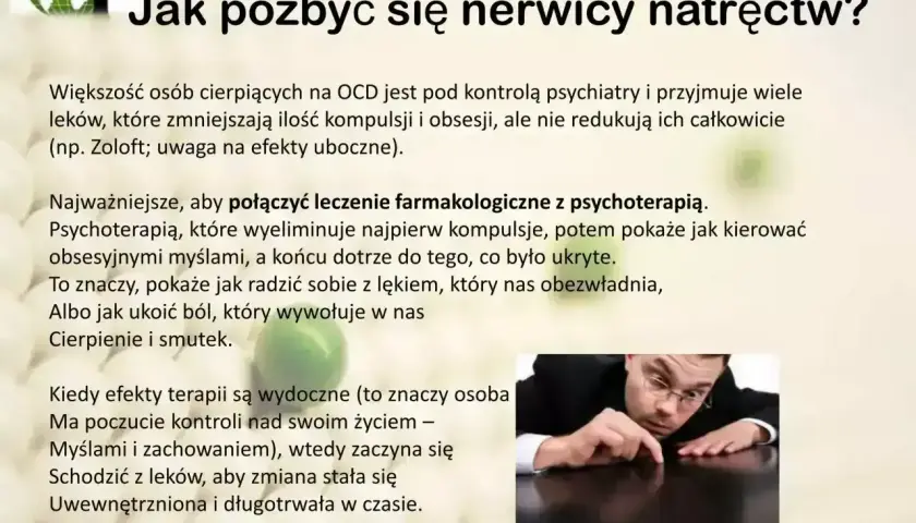 Jak pozbyć się nerwicy natręctw? Leczenie farmakologiczne i psychoterapia. Mężczyzna pochylony nad stołem, symbolizujący skupienie i walkę z obsesjami.