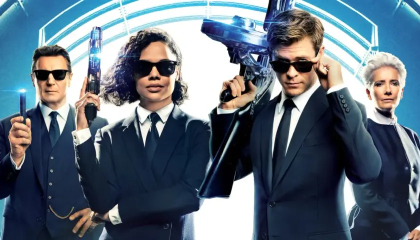 Rollistan i Men in Black: Liam Neeson, Tessa Thompson, Chris Hemsworth och Emma Thompson redo för action.