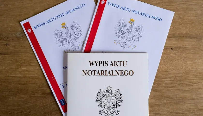Ile bierze notariusz za akt notarialny? Przejrzyste koszty i opłaty
