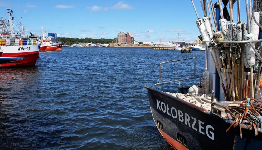 Jak dojechać do Kołobrzegu – najlepsze opcje transportu i czas podróży