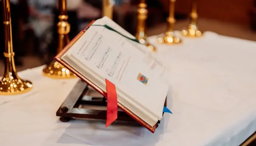 Ślub kościelny bez stresu? Przewodnik po formalnościach i dokumentach