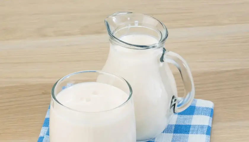 Czy maślanka odchudza? Odkryj jej właściwości wspomagające dietę