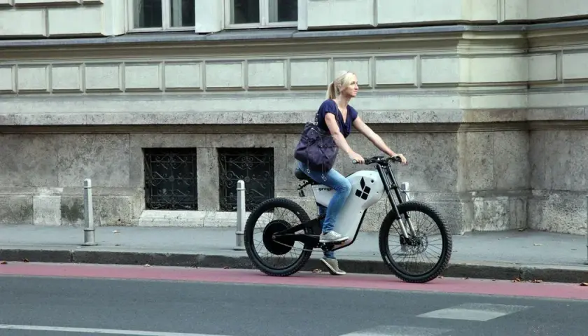 Zakaz prowadzenia pojazdów mechanicznych a motorower: co musisz wiedzieć