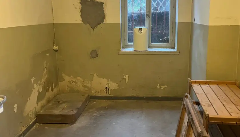 Ein feuchter Keller in einem Altbau. Hier ist eine Kellerabdichtung sinnvoll, um Schimmel und Schäden vorzubeugen.