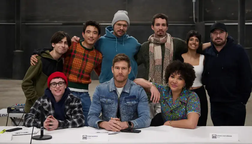 The Umbrella Academy obsada: Elliot Page, Aidan Gallagher, Tom Hopper, David Castañeda, Emmy Raver-Lampman, Robert Sheehan, Ritu Arya, Colm Feore.