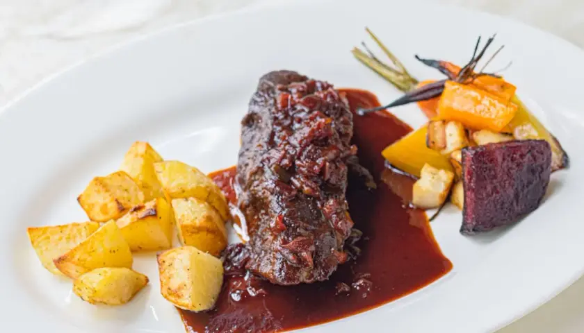 Jak filmy kulinarne zmieniają menu naszych ulubionych restauracji?