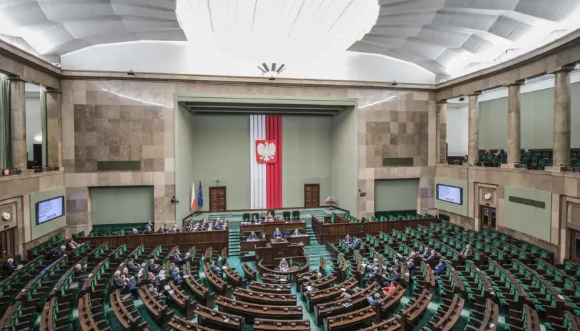 Posiedzenie Sejmu RP. Zastanawiasz się, jak zapisać się do partii? Tu zapadają ważne decyzje.
