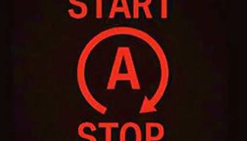 Czerwony symbol "Start-Stop" z literą "A" w okręgu i strzałką.