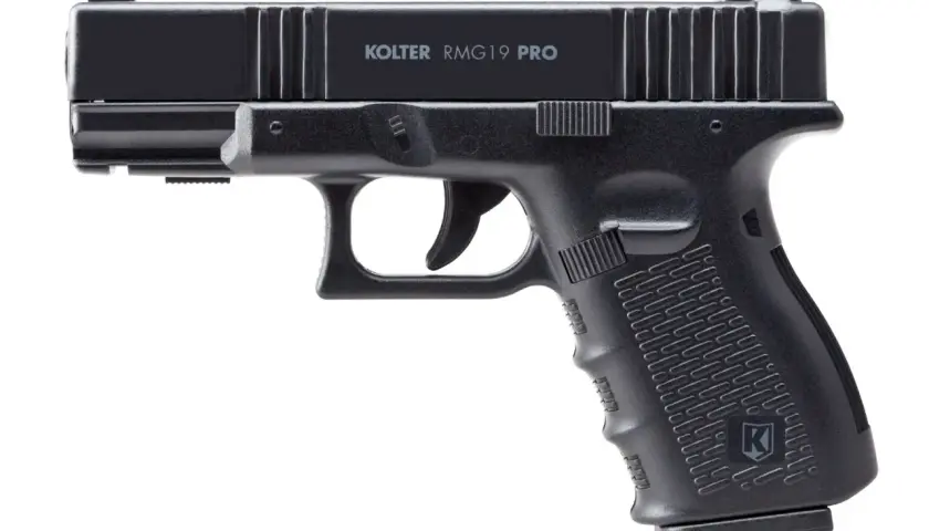 Czarny pistolet Kolter RMG-19 PRO z wygrawerowaną nazwą modelu.