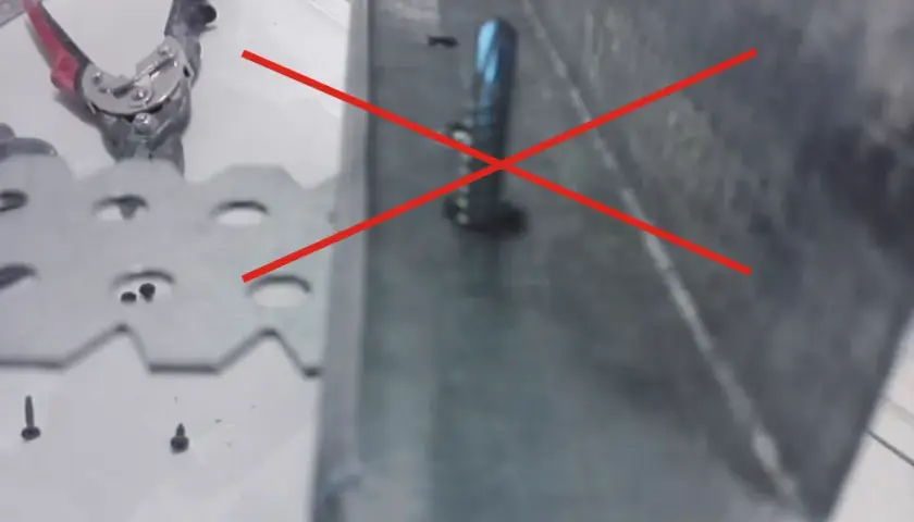 Jakie wkręty do mocowania wieszaków wybrać, by uniknąć problemów?