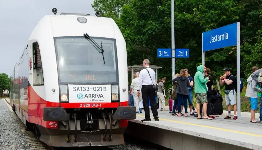 Jak dojechać do Jastarni pociągiem - szybkie trasy i praktyczne porady