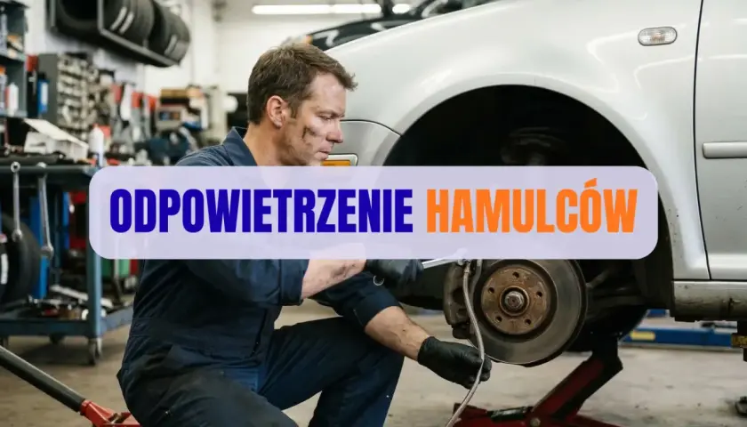 Mechanik dokonuje odpowietrzenia hamulców, pracując przy zacisku hamulcowym.