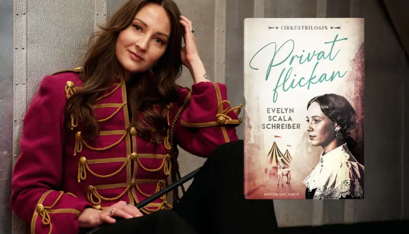 Evelyn Schreiber, författaren till "Privat flickan", i en dramatisk cirkusinspirerad jacka. Boken har en bild av en häst och cirkustält.