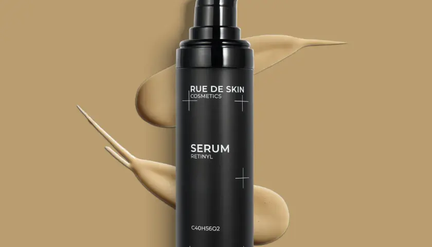 Czarny flakon serum z retinyl palmitate, otoczony smugami kosmetyku.